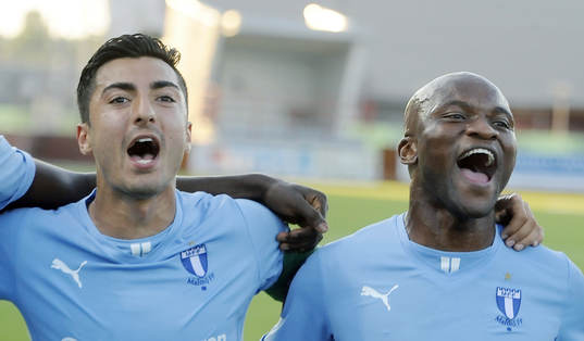 Malmös nr 10 Jiloan Hamad och Malmös nr 29 Tokelo Rantie