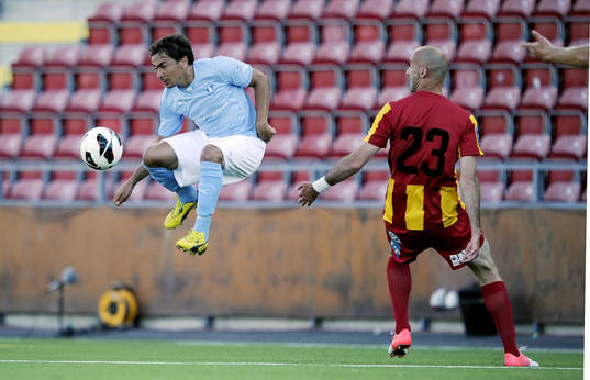 Malmös nr 20 Ricardo Ferreira Da Silva och Syrianska nr 23