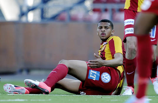 Syrianska nr 8 Osman Sow sitter och deppar