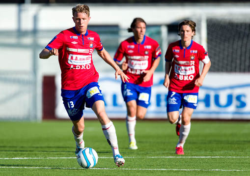 Örgrytes Johan Hedman driver bollen