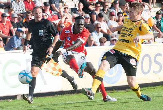 0-1 målskytten Papa Diouf, Kalmar, mot Viktor Agardius,
