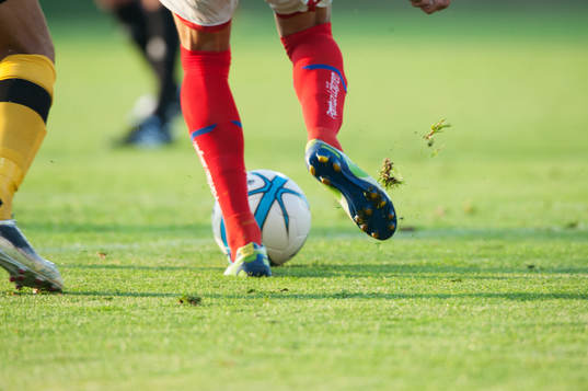 Fot, boll, fotbollsskor, Nike, gräsmatta, skugga,