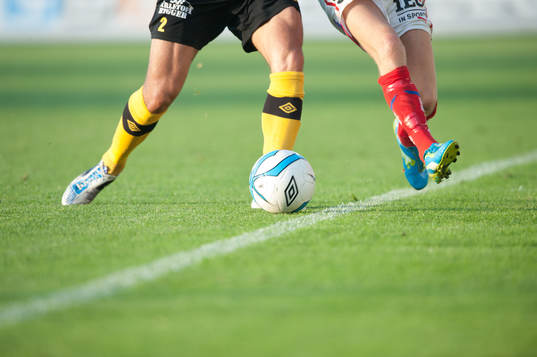 Fot, boll, fotbollsskor, Nike, gräsmatta, skugga, sidlinje