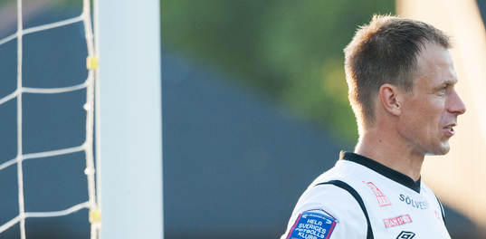 Mattias Asper, målvakt, Mjällby, målstolpe