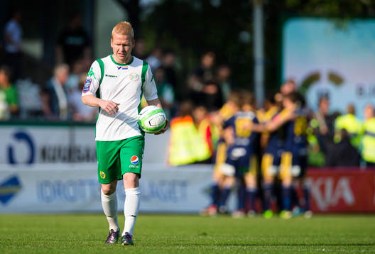 Hammarbys Mattias Adelstam ser deppig ut