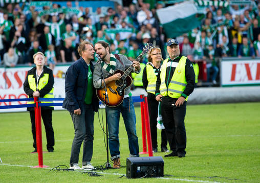 Magnus Carlson sjunger Platsen i Mitt Hjärtasom en del i