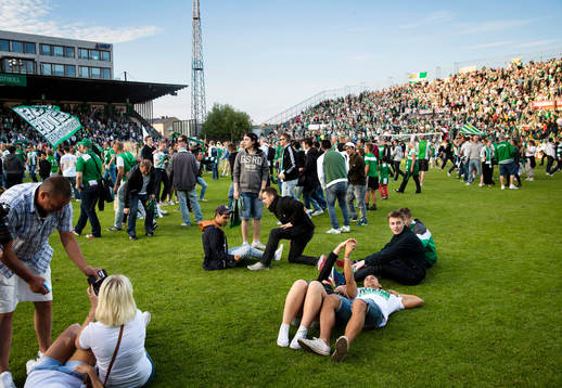 supportar på gräsmattan