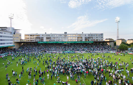Planen fylls av supportar