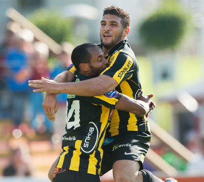 0-1 Moestafa El Kabir, Häcken, som tackar Rene Makondele