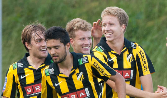 0-2, Samuel Gustafson, Häcken, som grattas av