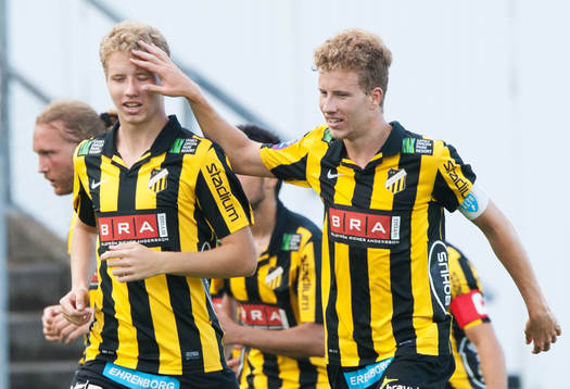 0-2, Samuel Gustafson, Häcken, som grattas av