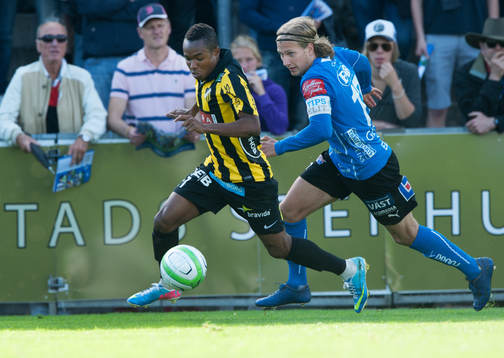 Oliver Silverholt, Halmstad, jagar Nasiru Mohammed, Häcken