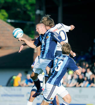 Djurgårdens nr 14 Mattias Östberg och Gefles nr 10 Jakob