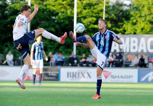 Djurgårdens nr 7 Martin Broberg och Gefles nr 19 Marcus