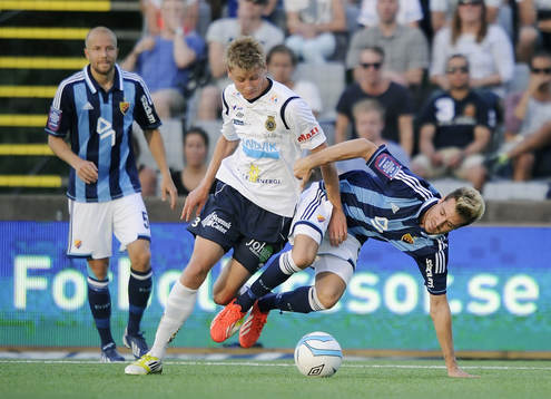 Djurgårdens nr 9 Luis Solignac och Gefles nr 3 Jonas Olsson