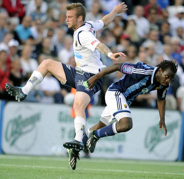 Djurgårdens nr 11 Amadou Jawo och Gefles nr 7 Alexander