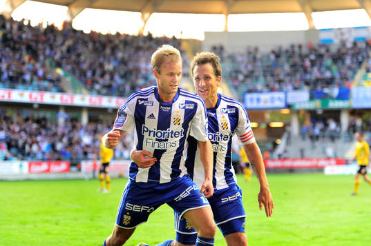 IFK Göteborgs Robin Söder jublar med Tobias Hysén