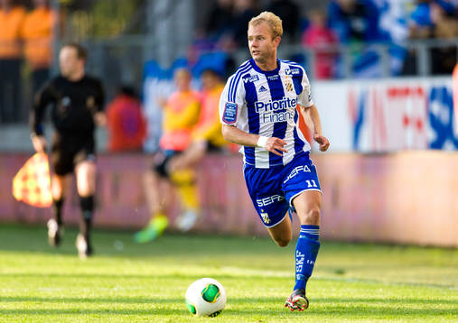 IFK Göteborgs Robin Söder driver bollen