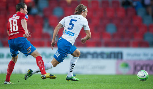 Johan Persson, Öster, stoppar Christoffer Nyman,