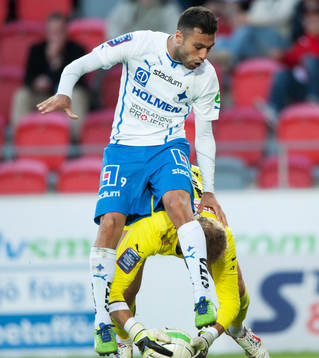 Imad Khalili, Norrköping, trampar på Alexander Nadj,