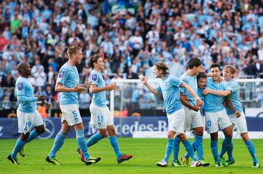 Malmö FFs Jiloan Hamad kramas om