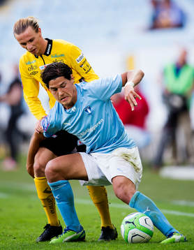 Elfsborgs Niklas Hult och Malmö FFs Miiko Albornoz