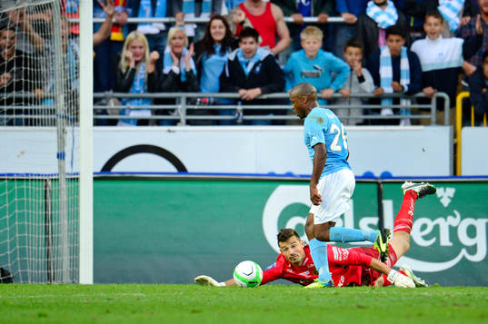 Malmö FFs Tokelo Rantietar sig förbi hela Elfsborgs