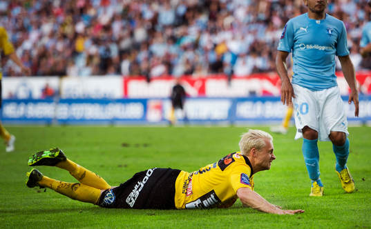 Elfsborgs Johan Larsson faller platt