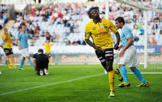 Elfsborgs Mohamed Bangura nickar i ribban och deppar