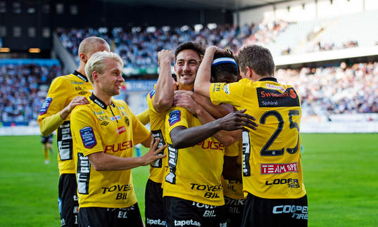 Elfsborgs Mohamed Bangura har gjort 1-1 och Johan Larsson,