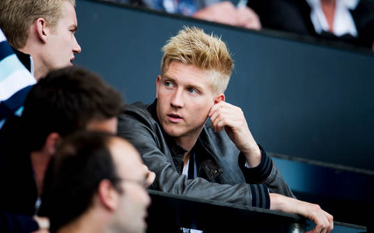 Malmö FFs Simon Kroon på läktaren