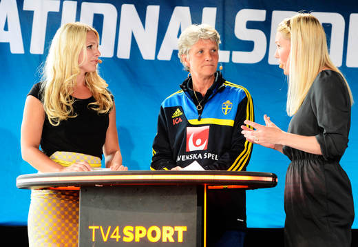 Anna Brolin och Sveriges förbundskapten Pia Sundhage och
