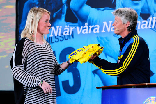 Sveriges Marie Hammarström och förbundskapten Pia Sundhage