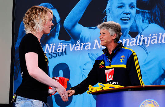 Sveriges Nilla Fischer och förbundskapten Pia Sundhage
