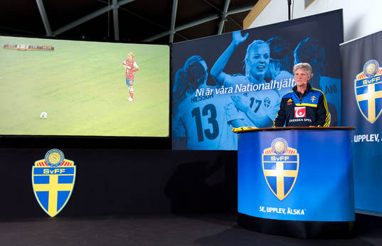 Sveriges förbundskapten Pia Sundhage presenterar Elin