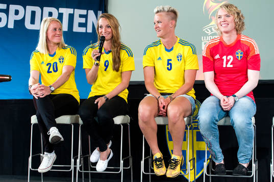 Sveriges Marie Hammarström, Kosovare Asllani, Nilla