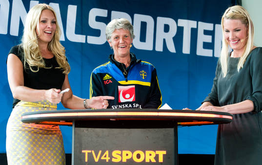 Anna Brolin, förbundskapten Pia Sundhage och Hanna