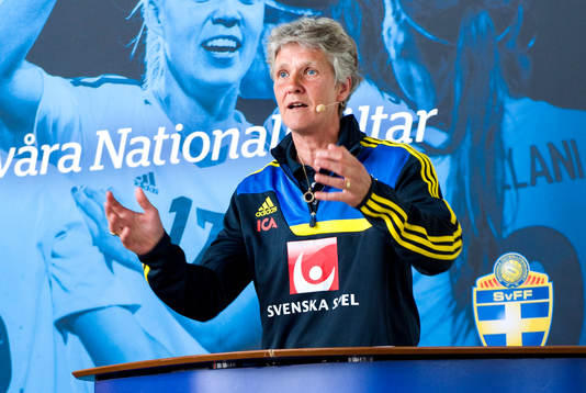 Sveriges förbundskapten Pia Sundhage presenterar