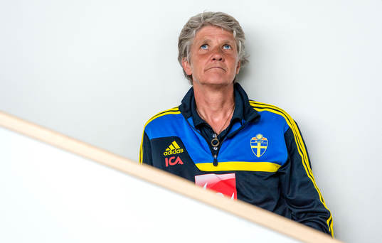 Sveriges förbundskapten Pia Sundhage väntar