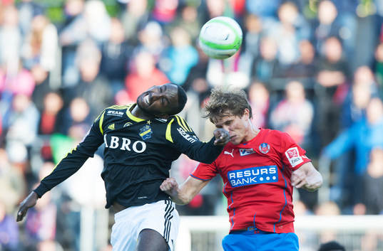Henok Goitom, AIK, och Erlend Hanstveit, Helsingborg