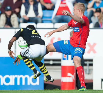 Närkamp, Peter Larsson, Helsingborg, tuff närkamp, bollen