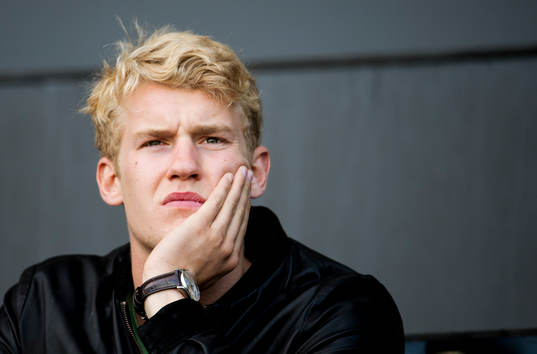 Malmö FFs Filip Helander sitter på läktaren skadad