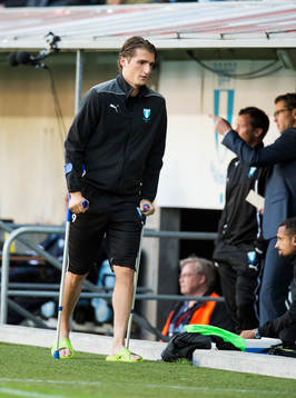 Malmö FFs Dardan Rexhepi hoppade på kryckor