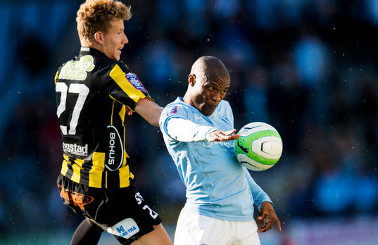 Häckens Simon Gustafson och Malmö FFs Tokelo Rantie