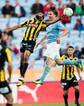 Häckens Rene Makondele och Malmö FFs Markus Halsti