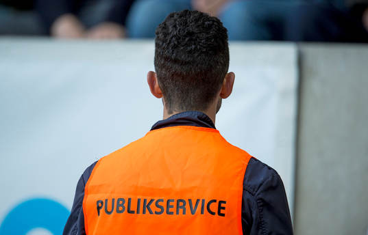 En funktionär som det står publikservice på