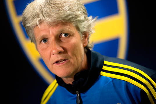 Sveriges förbundskapten Pia Sundhage blir intervjuad