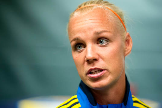 Sveriges Caroline Seger blir intervjuad