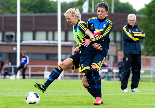 Närkamp mellan Sveriges Amanda Ilestadt och Olivia Schough