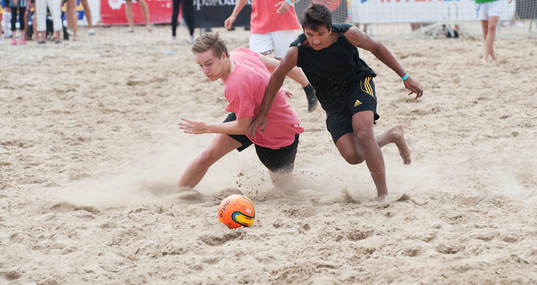 Bläddra bland fler bilder av Fotboll, Åhus  beachsoccer